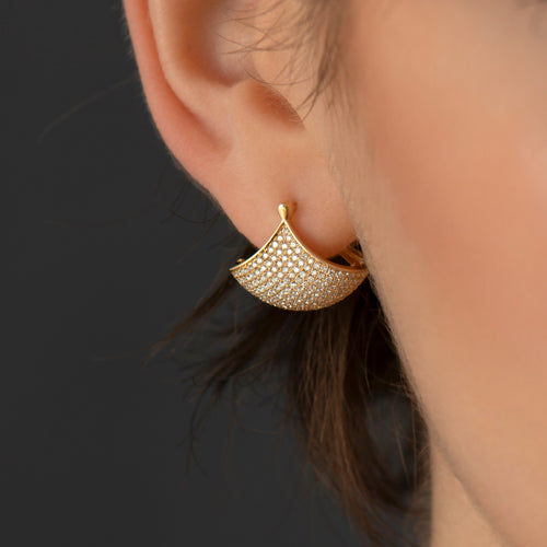 Brilliant-Pave-Diamond-Fan-Earrings-Closeup