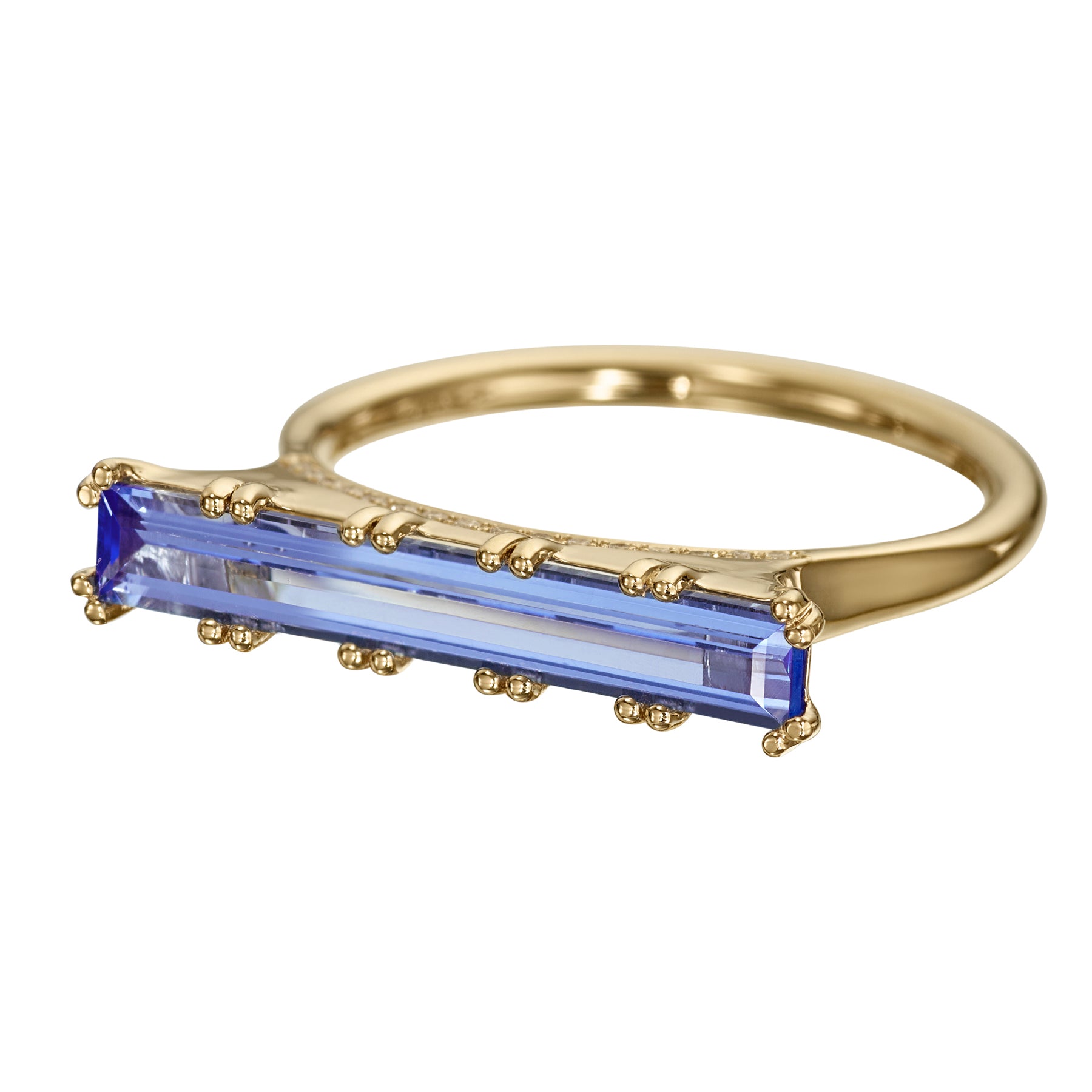 Lab-Grown-Sapphire-Long-Baguette-Sapphire-Statement-Ring-closeup