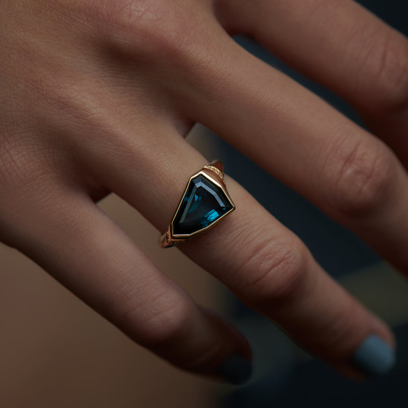 Nebula-OOAK-Teal-Sapphire-Diamond-Statement-Ring-solid-gold