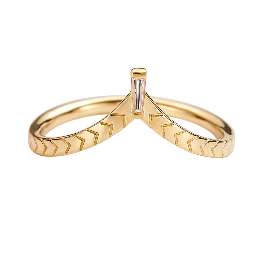Chevron-Wedding-Band-with-Tapered-Diamond-closeup