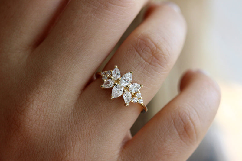 Cluster-Ring-Set-With-Diamonds-On-Finger