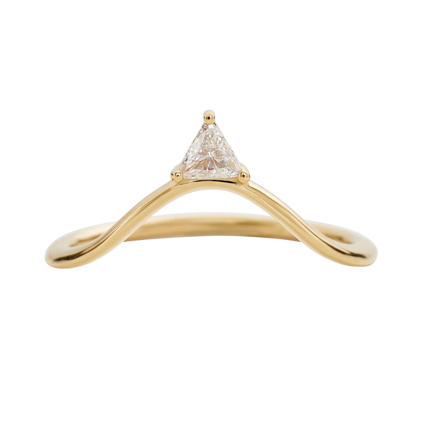 Curved-Wedding-Band-With-a-Triangle-Diamond-Peak-CLOSEUP
