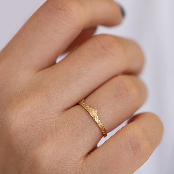 Delicate diamond band discount