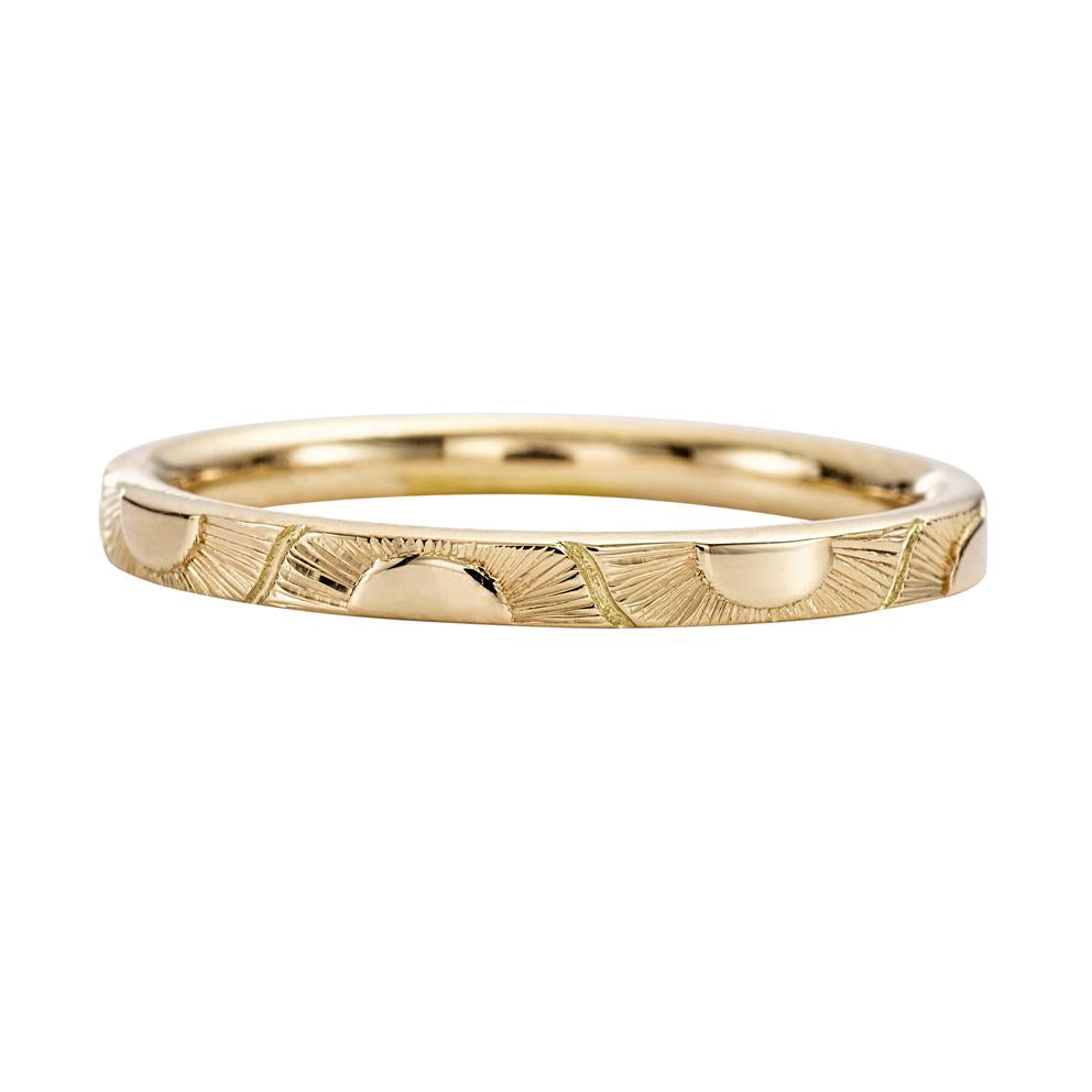 Engraved-Golden-Sun-Pattern-Wedding-Band-closeup