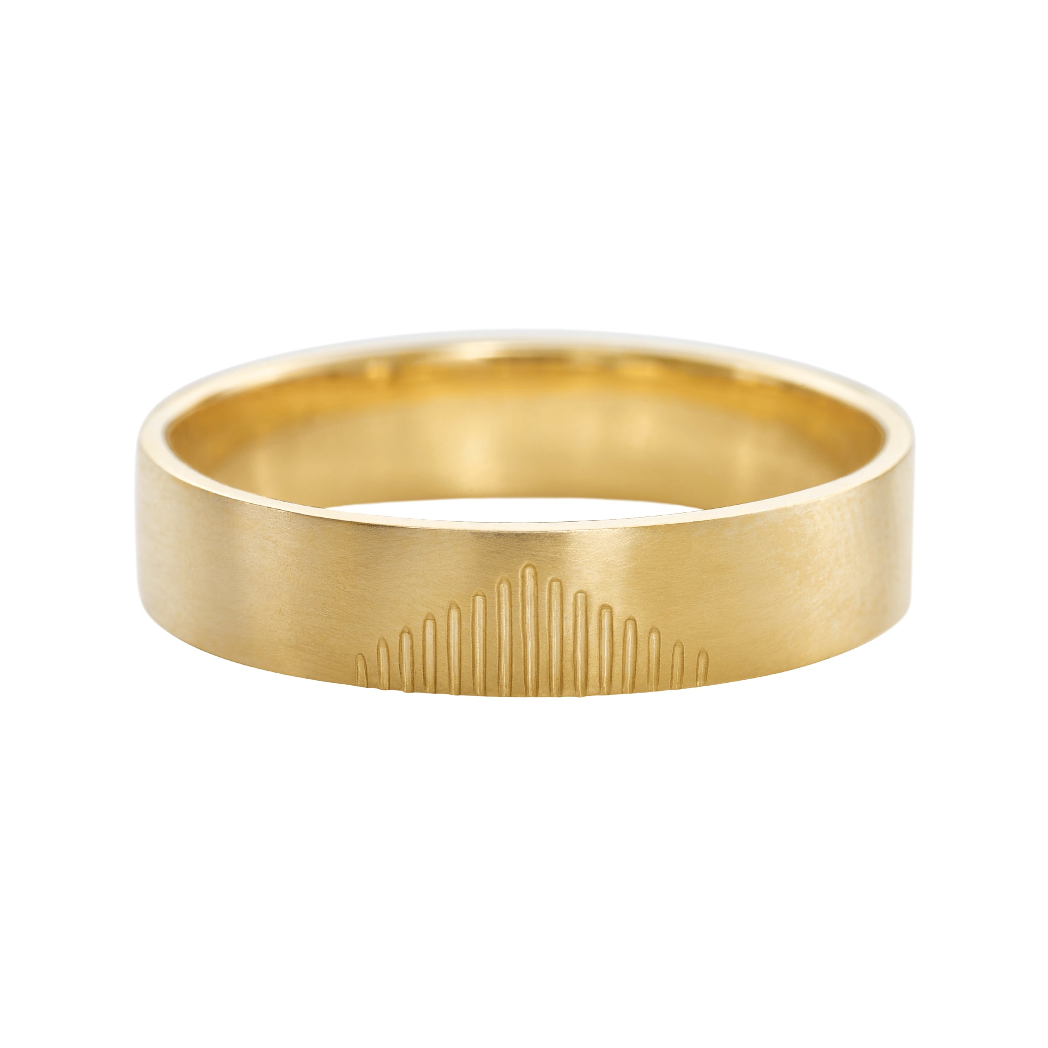 Engraved-Pyramid-Wedding-Band-CLOSEUP