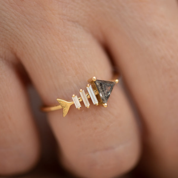 Gold Fish Bone Ring with Triangle and Baguette Cut Diamond – ARTEMER