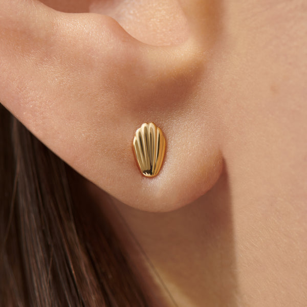ピアス LOVE ME MONSTER Narcissus Beads Earrings L242MER080 Madeleine Cookie Gold Stud Earrings – ARTEMER