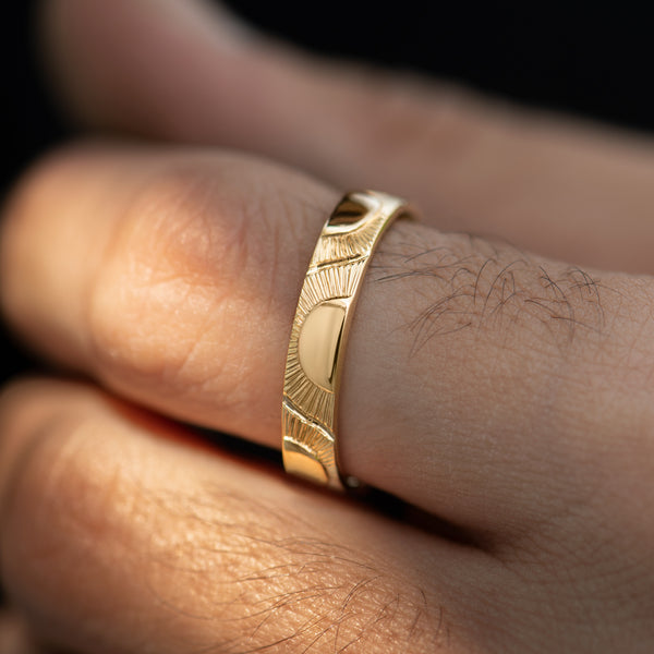 Men's Engraved Golden Sun Pattern Wedding Band – ARTEMER