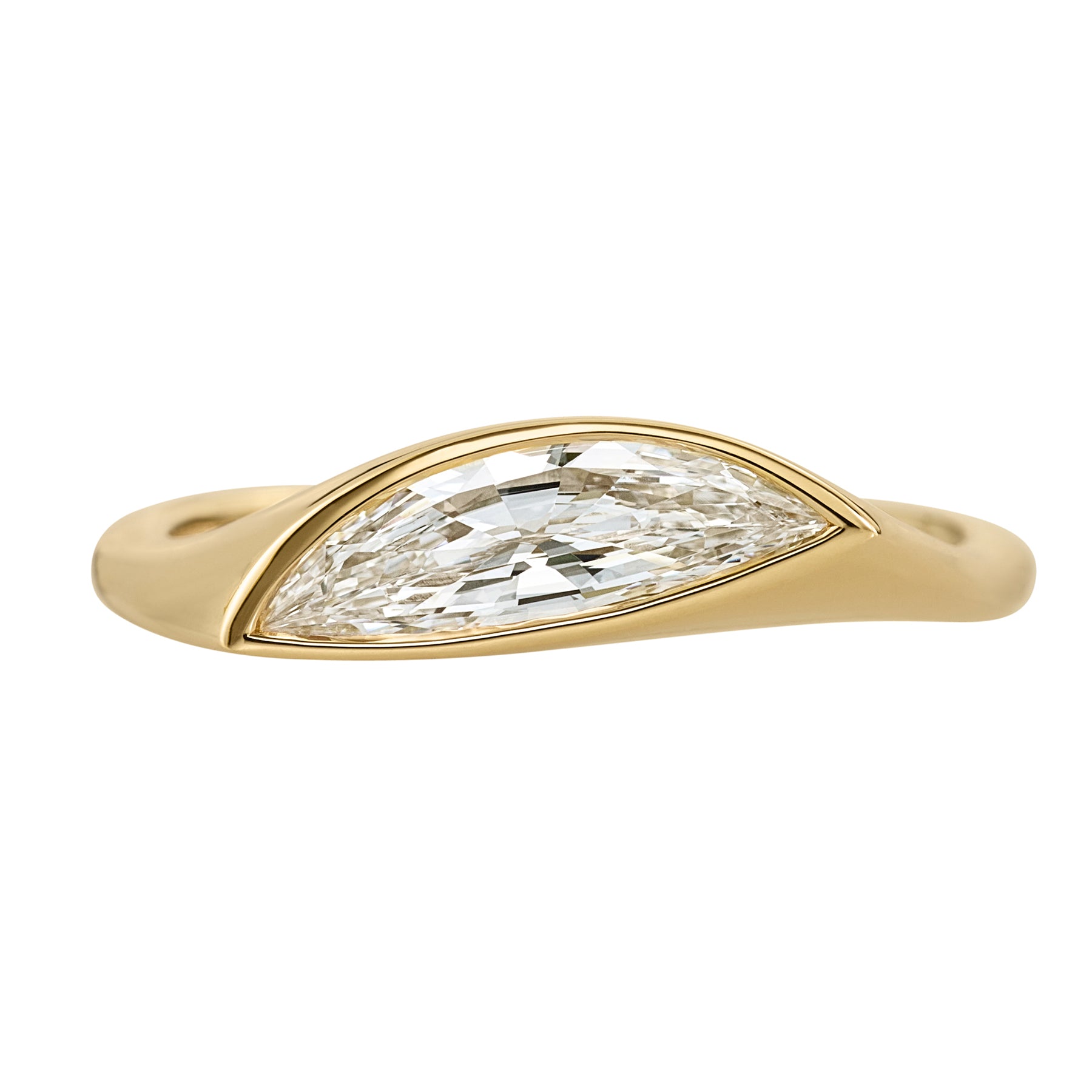 Neve-OOAK-Diamond-Signet-Engagement-Ring-closeup