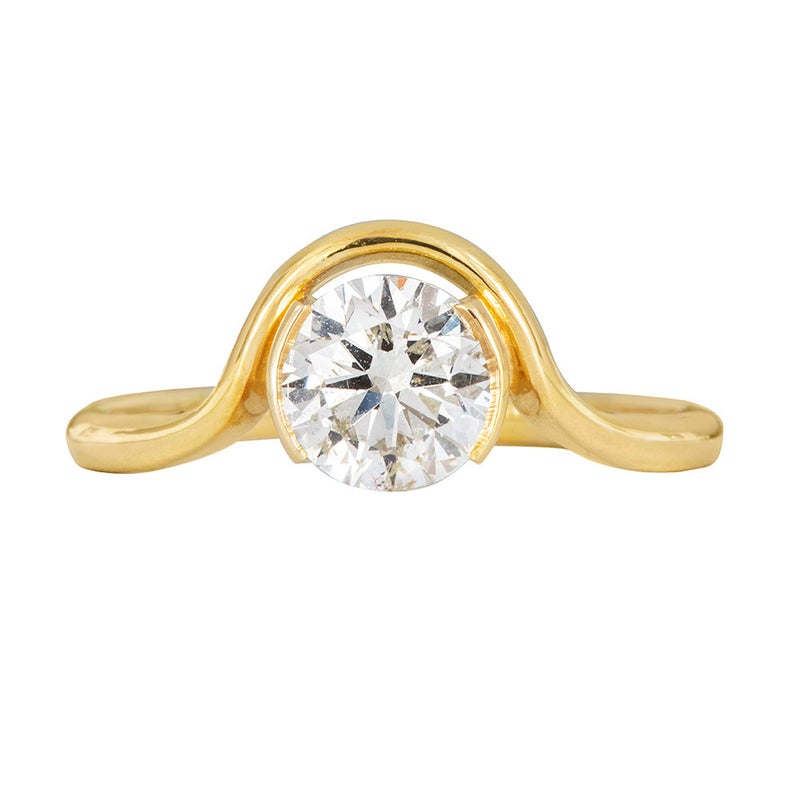 One-Carat-Round-Diamond-Ring-Solitaire-Engagement-Ring-closeup