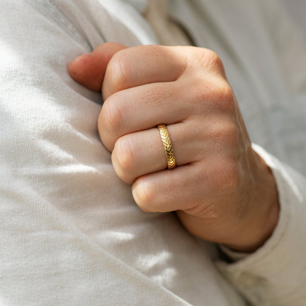 Unique Men's Wedding Band with Engraved Geometric Pattern – ARTEMER