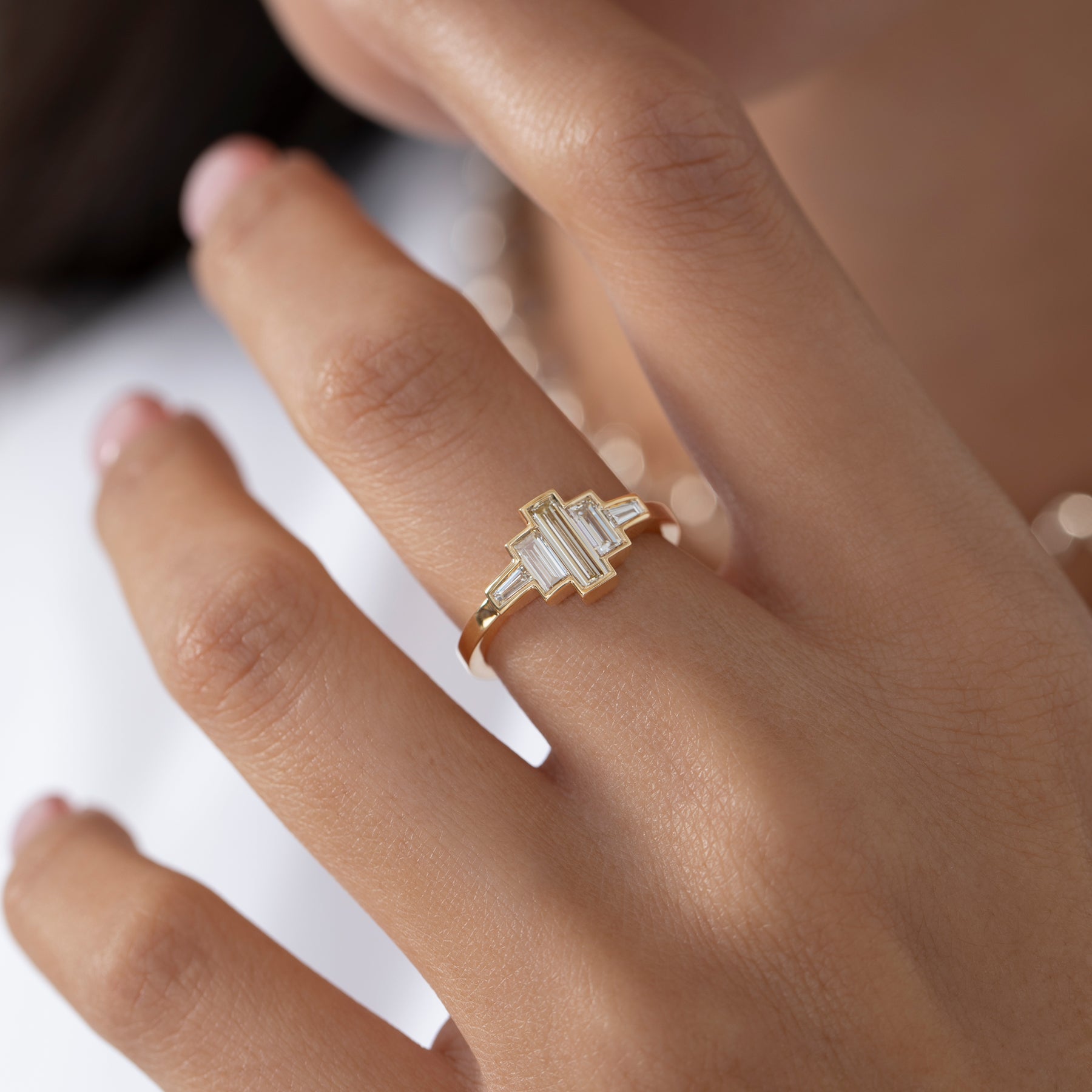 PETITE BROCHE-BARETTE en OR BLANC DIAMANTS ET PERLES PETITE BROCHE-BARETTE en OR BLANC DIAMANTS ET PERLES