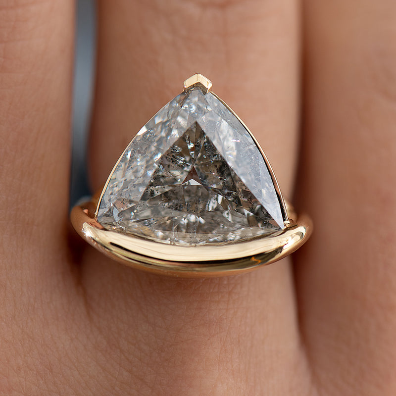 Asteria-9ct-Solitaire-Galaxy-Diamond-Engagement-Ring-Closeup
