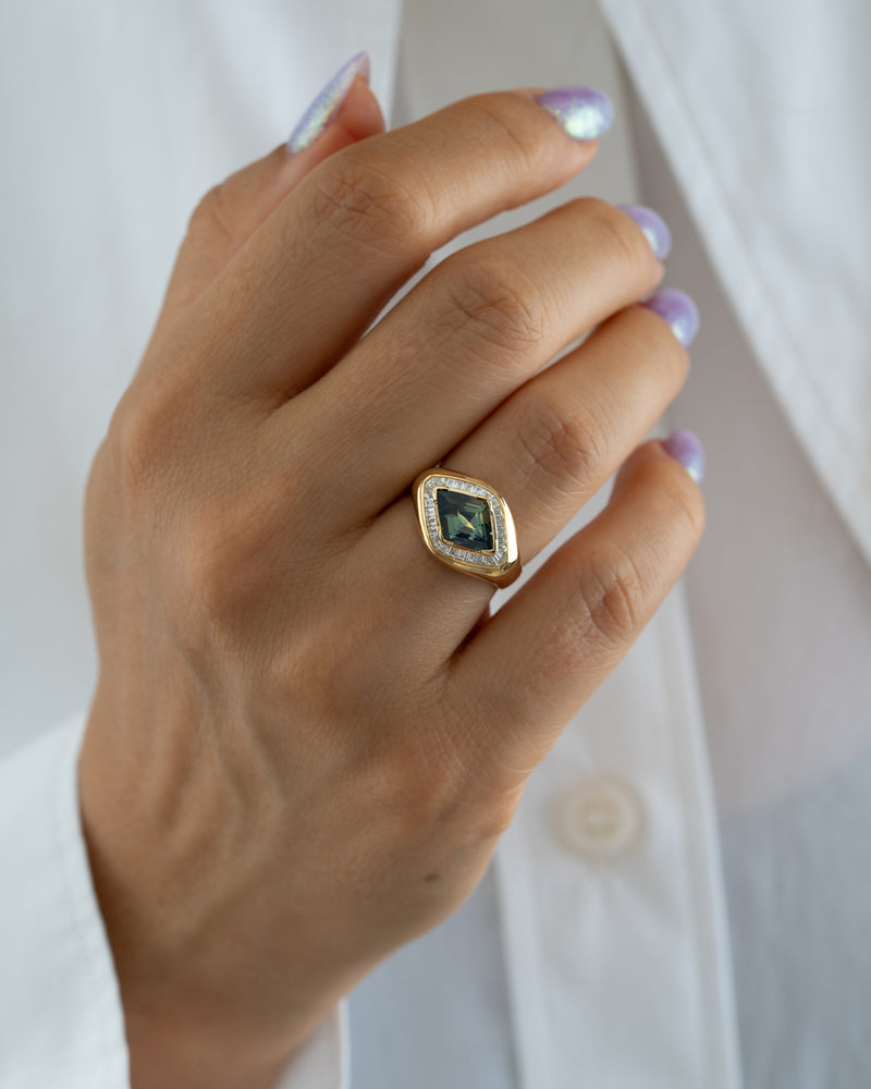 Aurora-Lozenge-Cut-Parti-Sapphire-_-Diamond-Ring-Model_90ec9092-3b15-45d4-9f97-76811f50b419