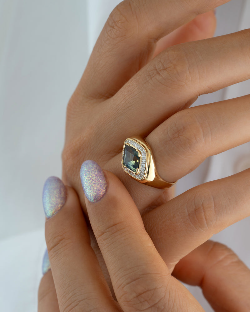 Aurora-Lozenge-Cut-Parti-Sapphire-_-Diamond-Ring-Side_88ba459a-54e8-4a7b-b8b0-98649aa7c546