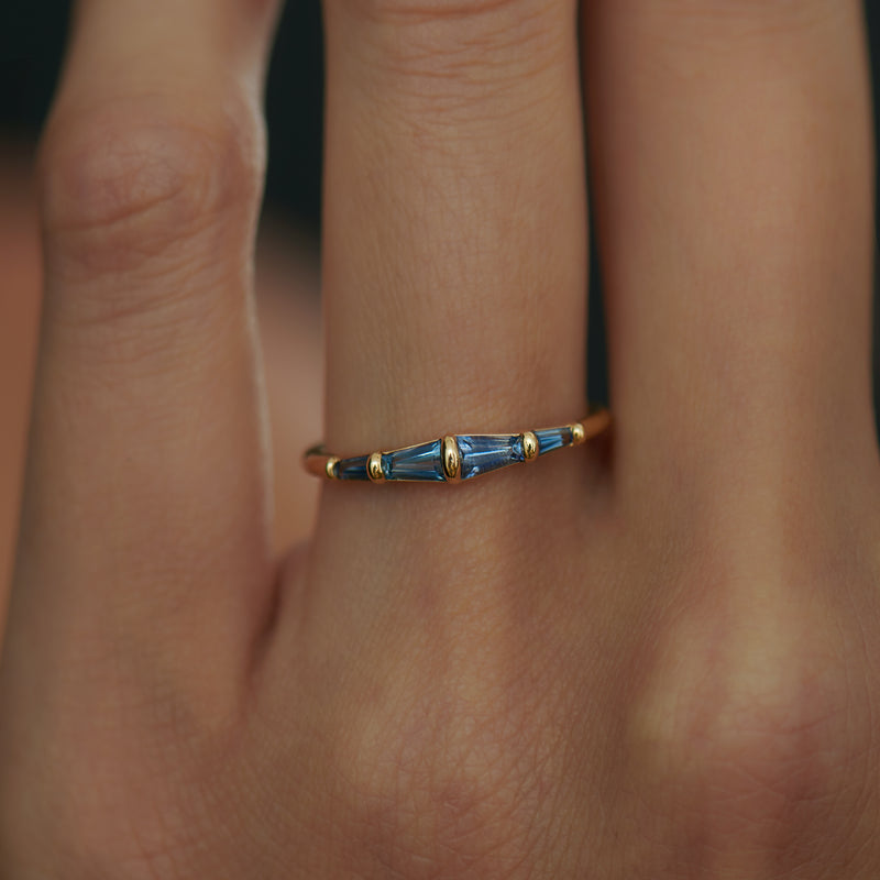 Blue-Sapphire-Tapered-Baguette-Gold-Bar-Ring-top-shot