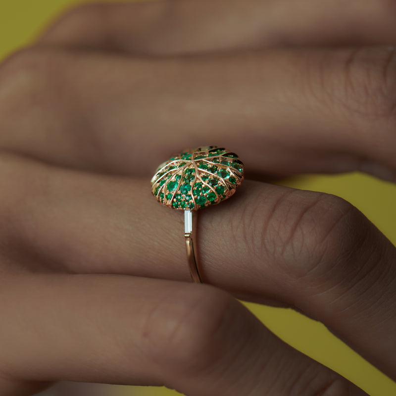 Canopy-Emerald-Pave-Gold-Detail-Statement-Ring-gold-18k