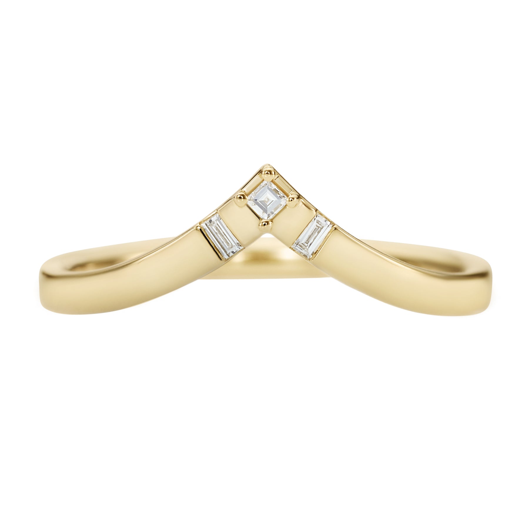 Chevron-Wedding-Ring-with-Baguette-and-Carre-Diamonds-closeup