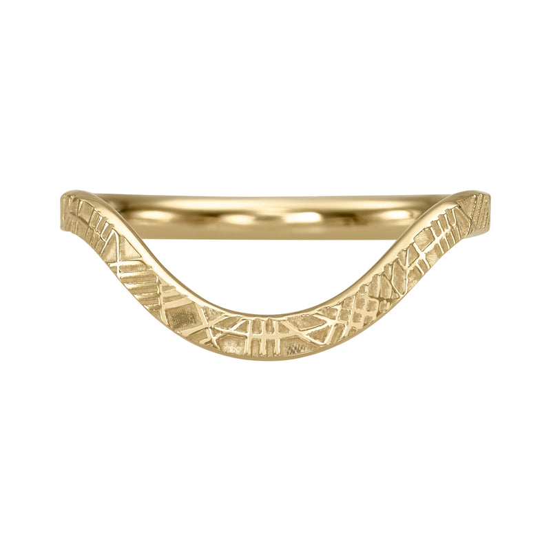 Curved-Geometric-Pattern-Gold-Wedding-Band-Packshot_5356bbe2-48c3-4ba3-8608-a31c2a7f7f77