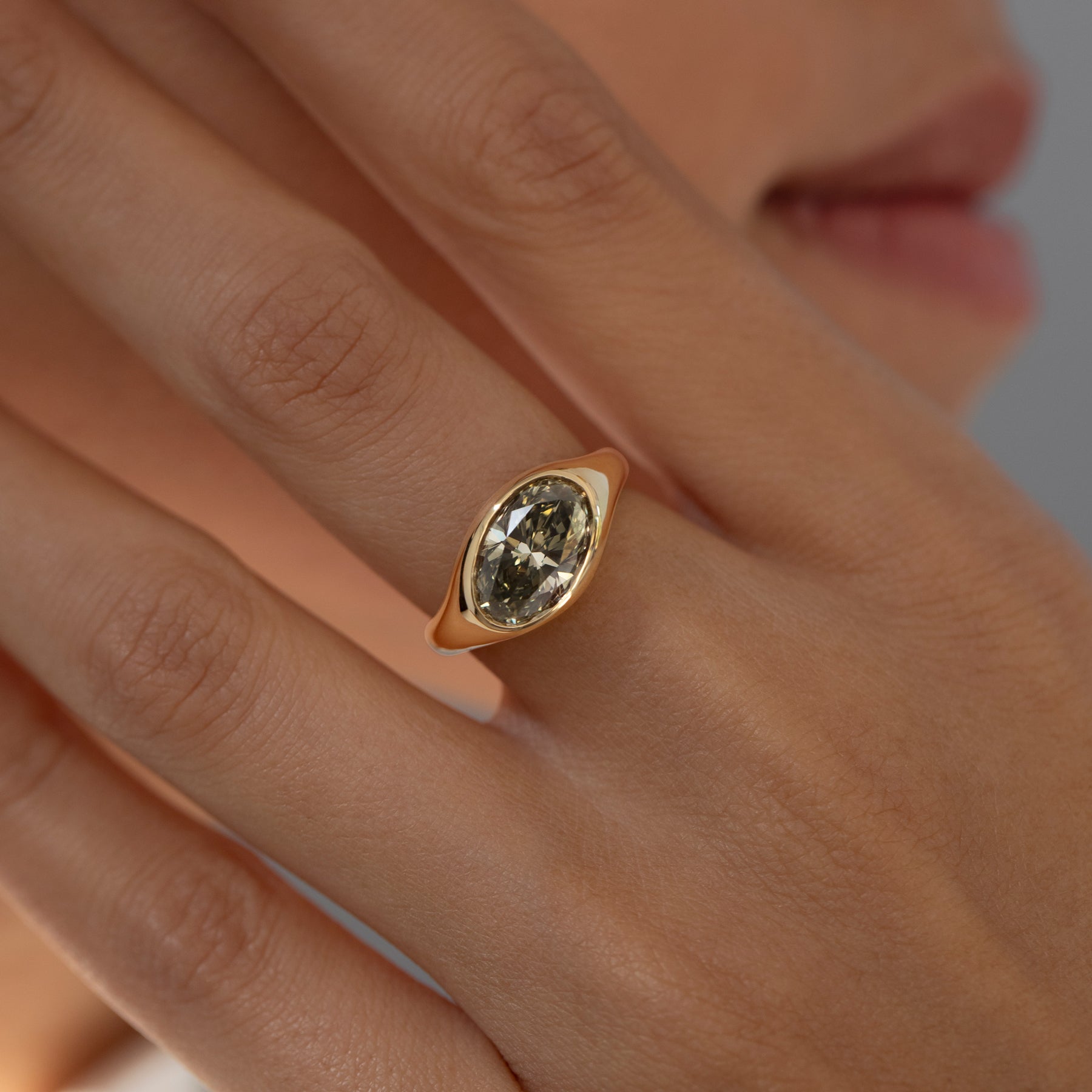 Bezel Rig Oval bezel engagement ring with wedding band | Honestweddingadvice.com