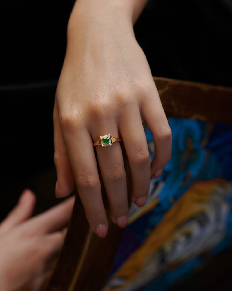 Emerald-Trapeze-Diamond-Art-Deco-Ring-on-finger