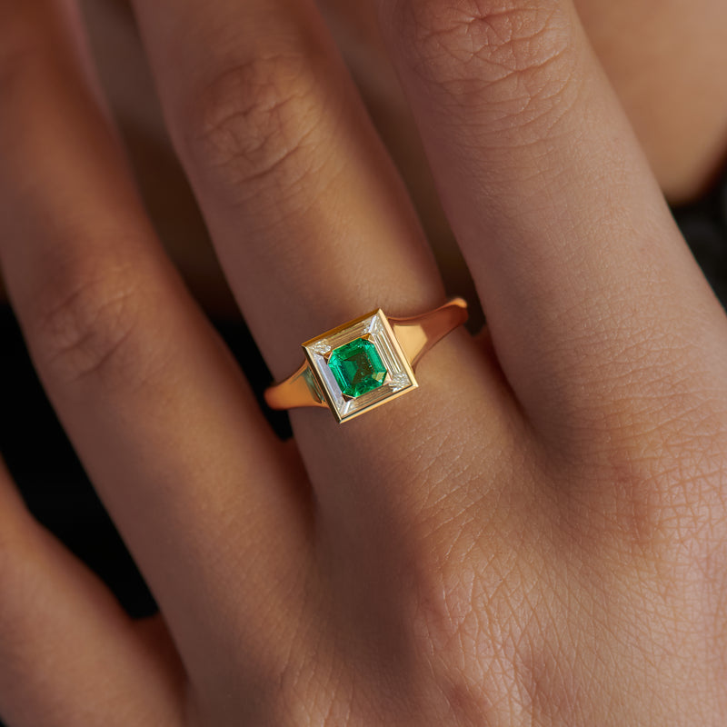 Emerald-Trapeze-Diamond-Art-Deco-Ring-solid-gold