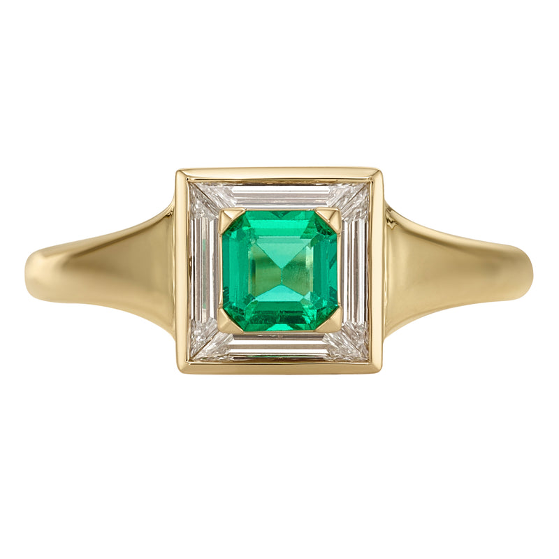 Emerald-Trapeze-Diamond-Art-Deco-Ring-solid-side-shot-closeup
