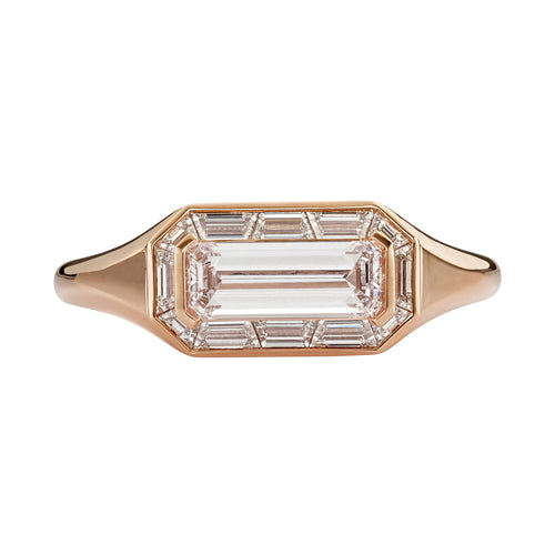 Fancy-Light-Pink-Diamond-Halo-Engagement-Ring-Packshot_5bb748fa-cbf7-4a86-976e-bffb1a26b410