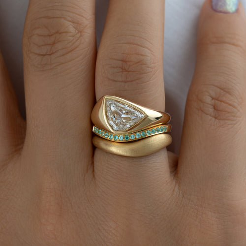 Floe-Modern-Engagement-Ring-Set-with-Paraiba-_-Gold-Bands-Closeup