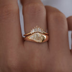 Floe-Unisex-Diamond-Engagement-Ring-closeu