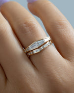 Geometric-Baguette-Cut-Diamond-Ring-Set-Close-Angle_150f61fe-a1be-4de9-be19-6bed1356a330