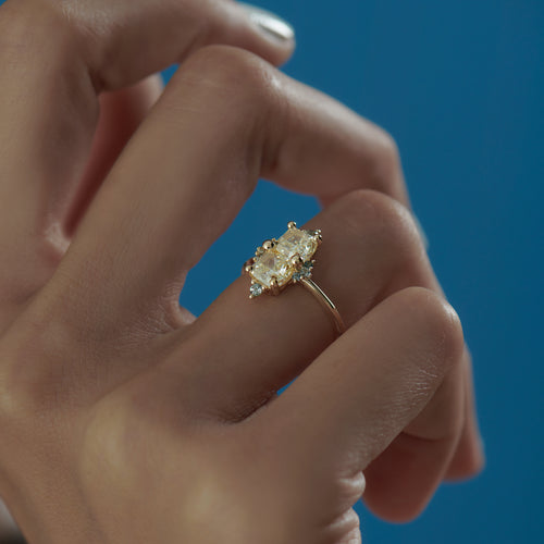 Gilded-Mirror-Cushion-Cut-Diamond-Teal-Sapphire-Engagement-Ring-diamondcolorm  1800 × 1800px