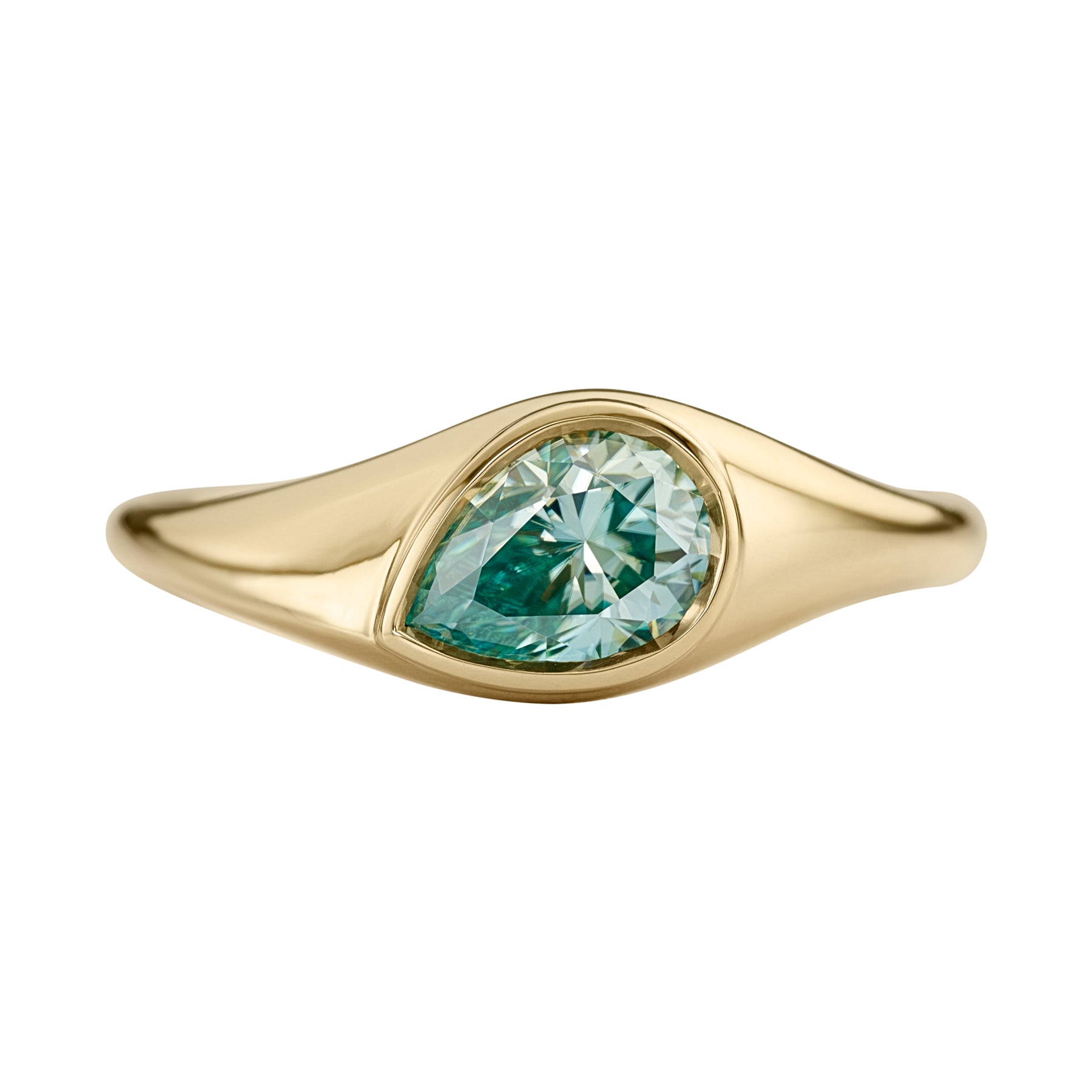 Glacier-Light-Blue-Moissanite-Solitaire-Ring-Packshot_100b4eac-7ab7-49bc-8db3-c4c3d51bd329