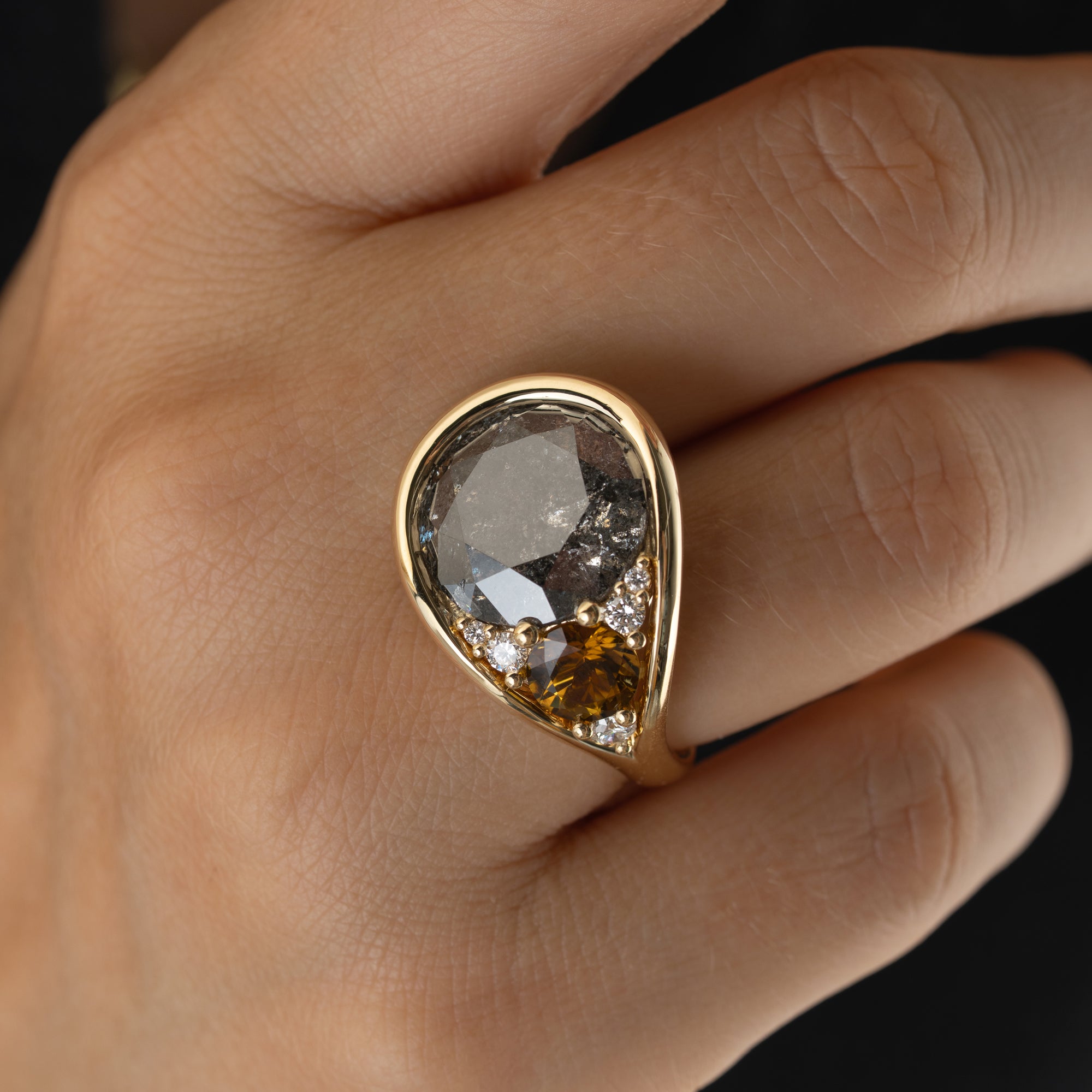 Lasso-Cocktail-Ring-with-12-Carat-Salt_Packshot