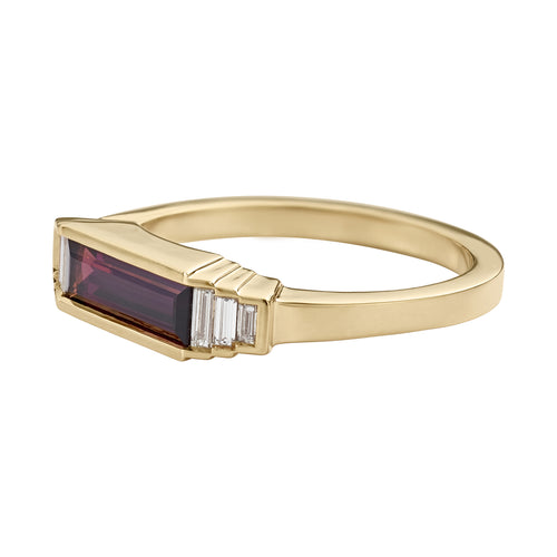 Mulberry-Spinel-_-Baguette-Diamond-Ring-in-18K-Gold-Packshot-Side