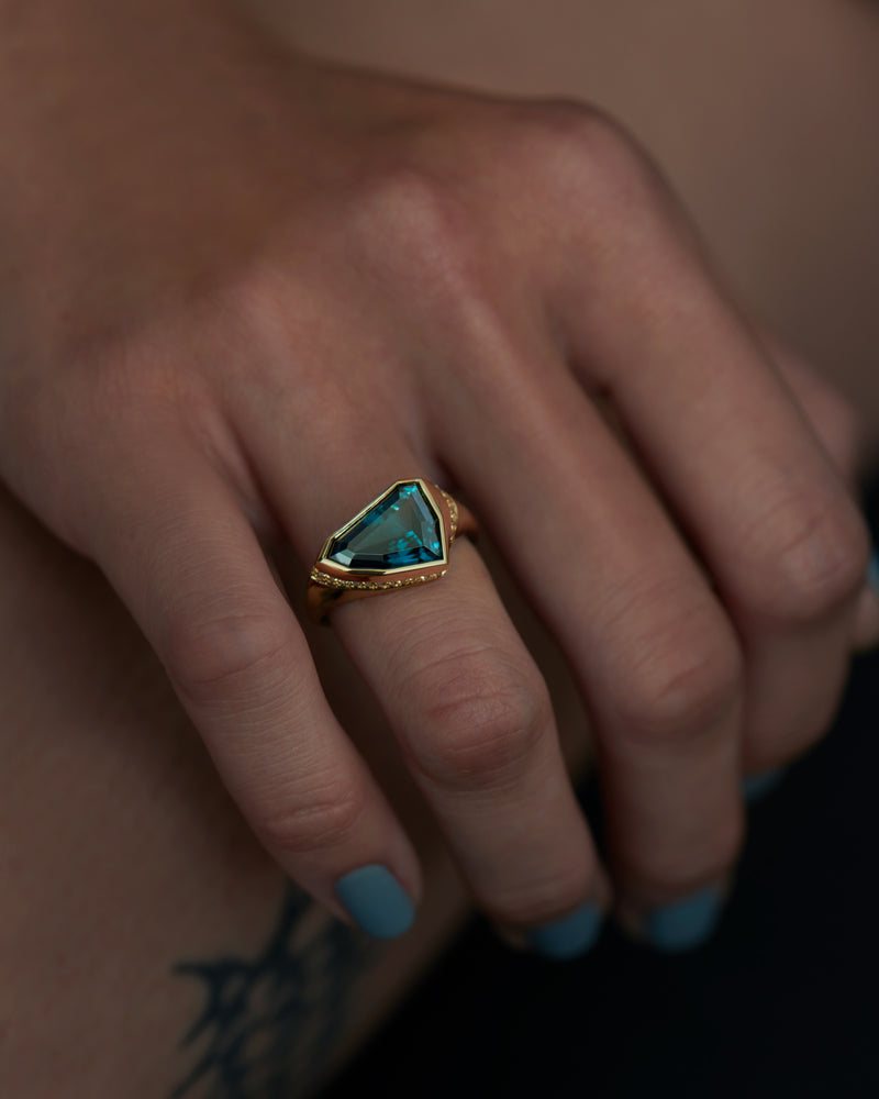 Nebula-OOAK-Teal-Sapphire-Diamond-Statement-Ring-trillion