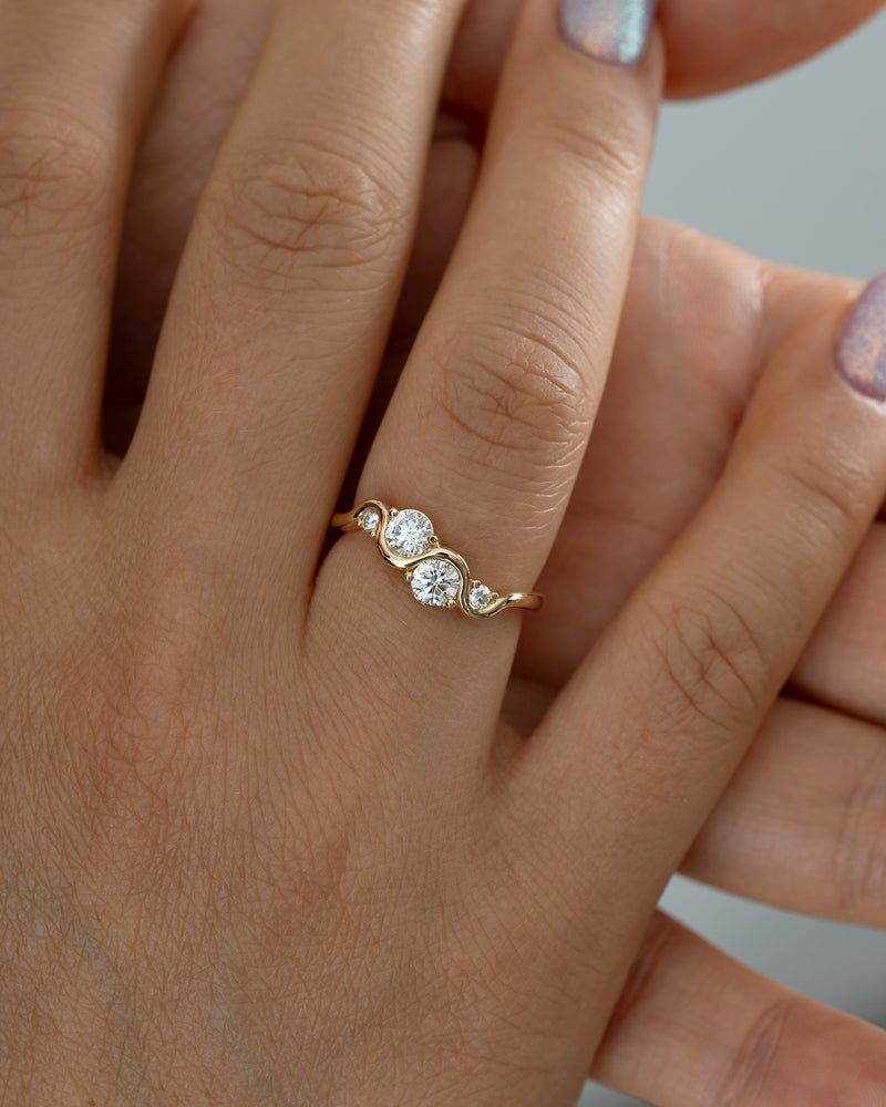 Oceania-Brilliant-Diamond-_-Gold-Ring-Hands