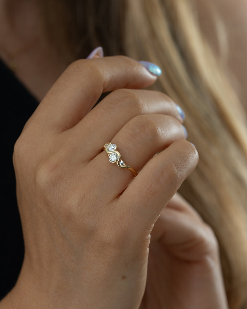 Oceania-Brilliant-Diamond-_-Gold-Ring-Side