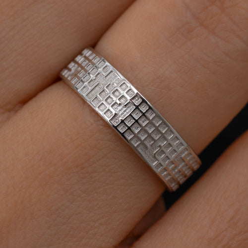 Platinum-Grid-Wide-Wedding-Band-Super-Closeup