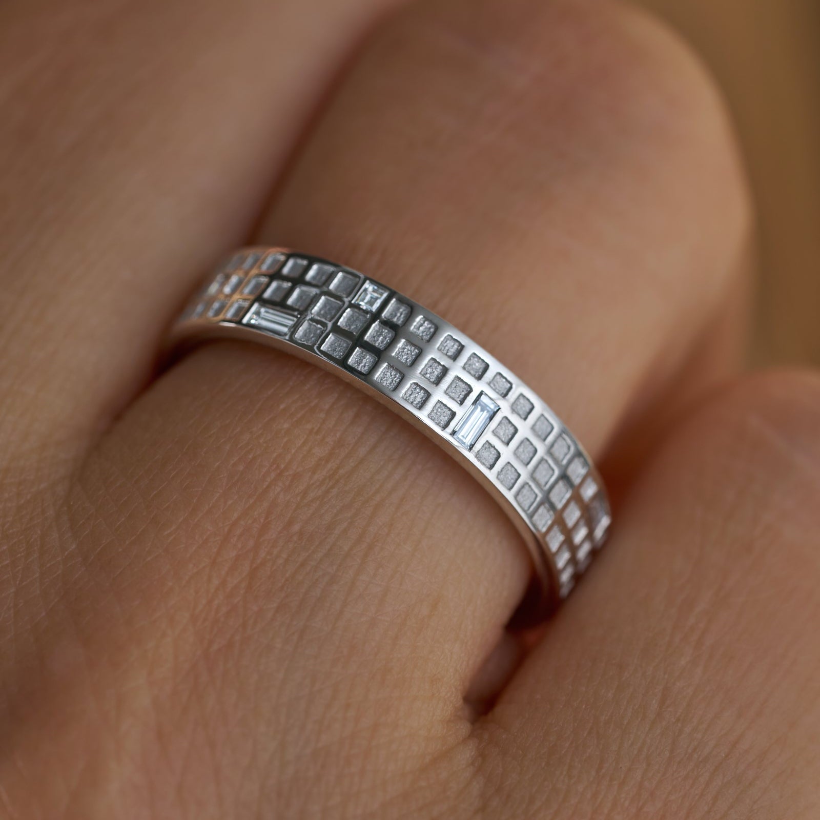 Platinum_Diamond_Wedding_Band_with_Grid_Pattern_Close_Up