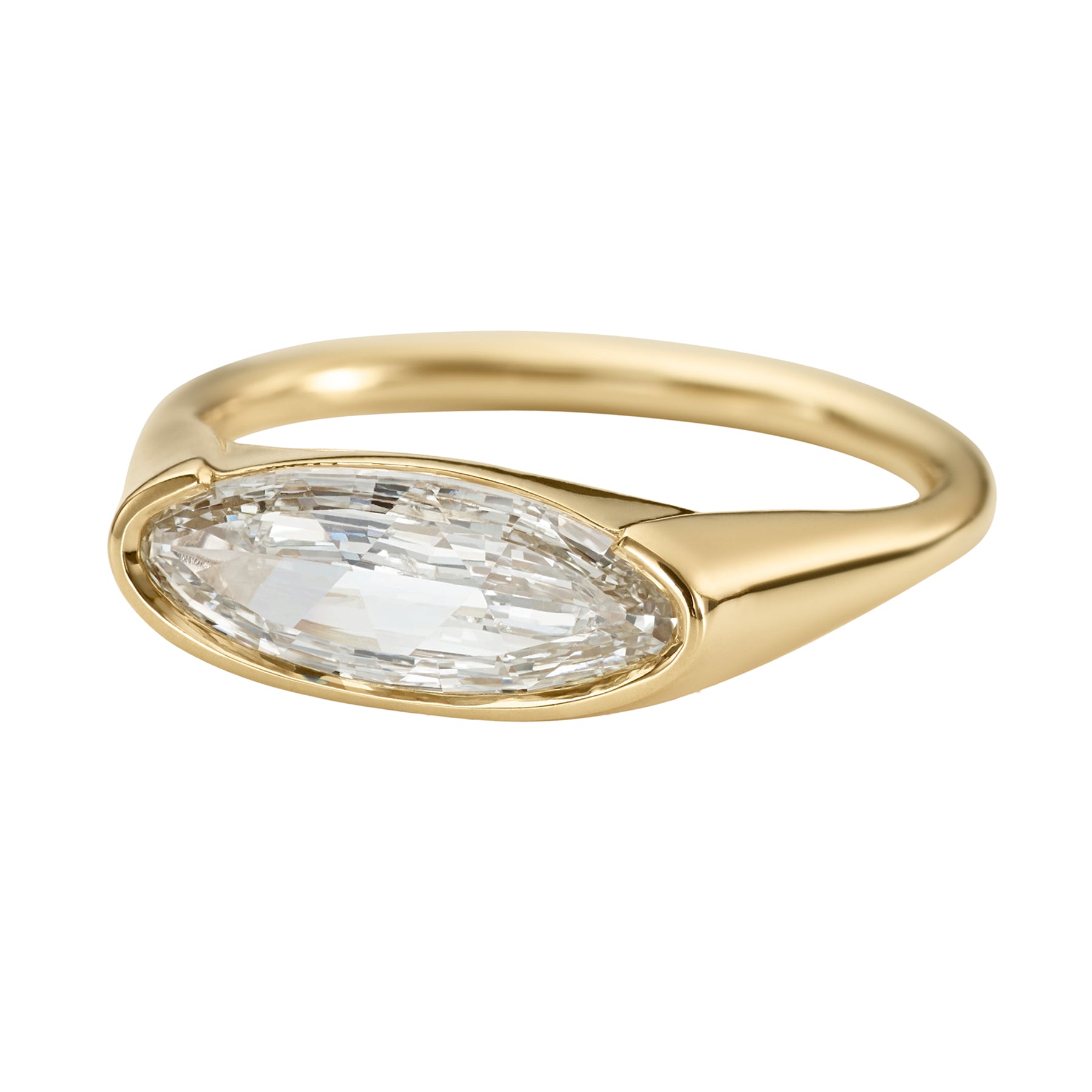 Solitaire-Diamond-Ring-in-Elongated-Moval-Cut-Packshot