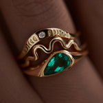 Solitaire-Engagement-Ring-with-a-Pear-Cut-Emerald--in-set-closeup