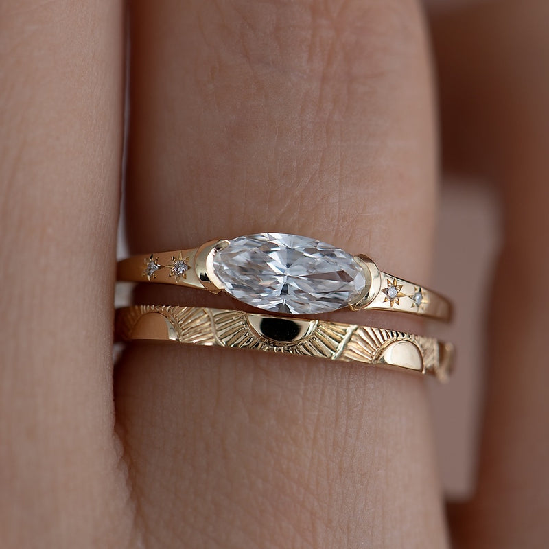 Solitaire-Oval-Diamond-Engagement-Ring-Elongated-Oval-Diamond-Ring-OOAK-Set-Closeup