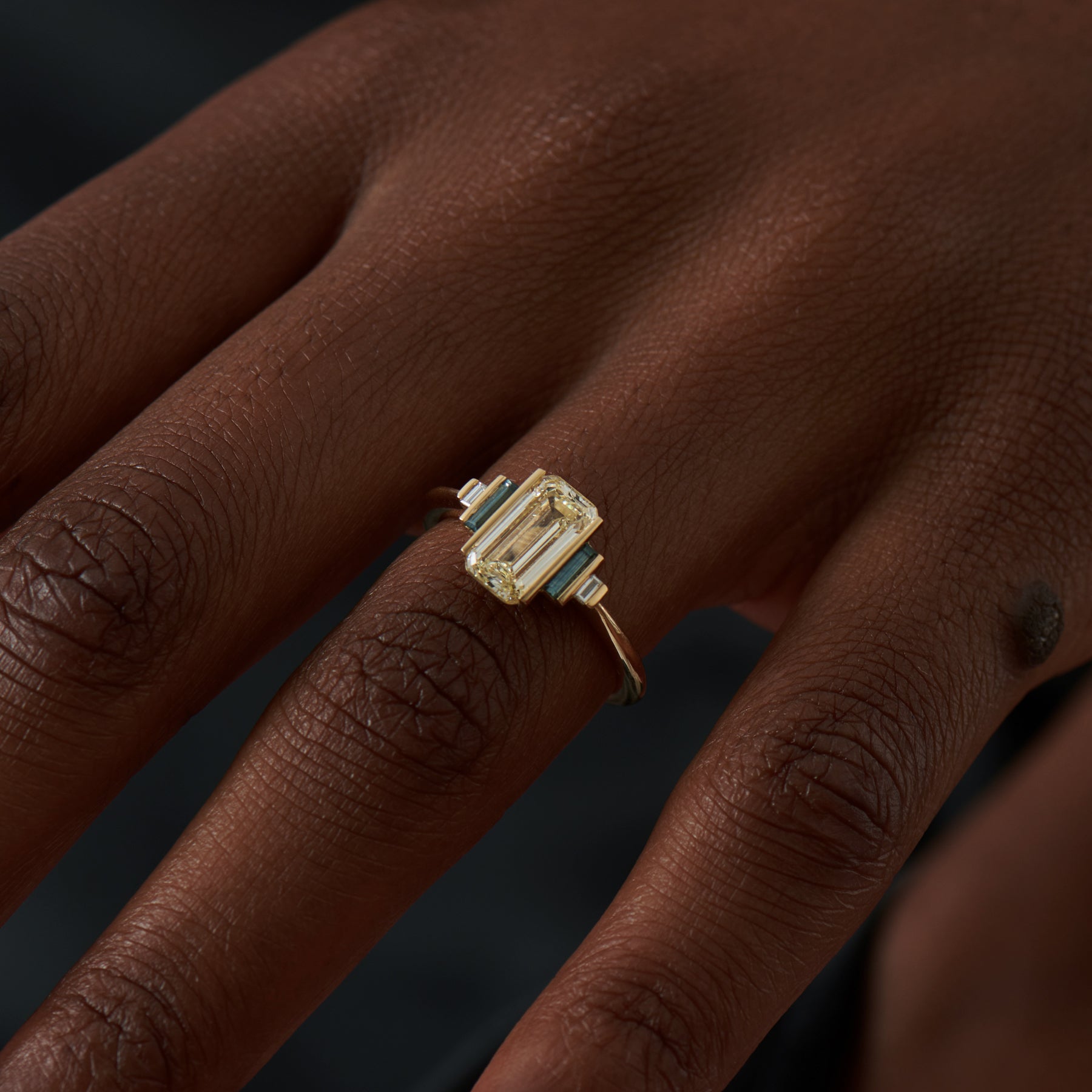 A Definitive Guide to the Emerald Cut Damond Ring (2023) | Vintage Diamond  Ring