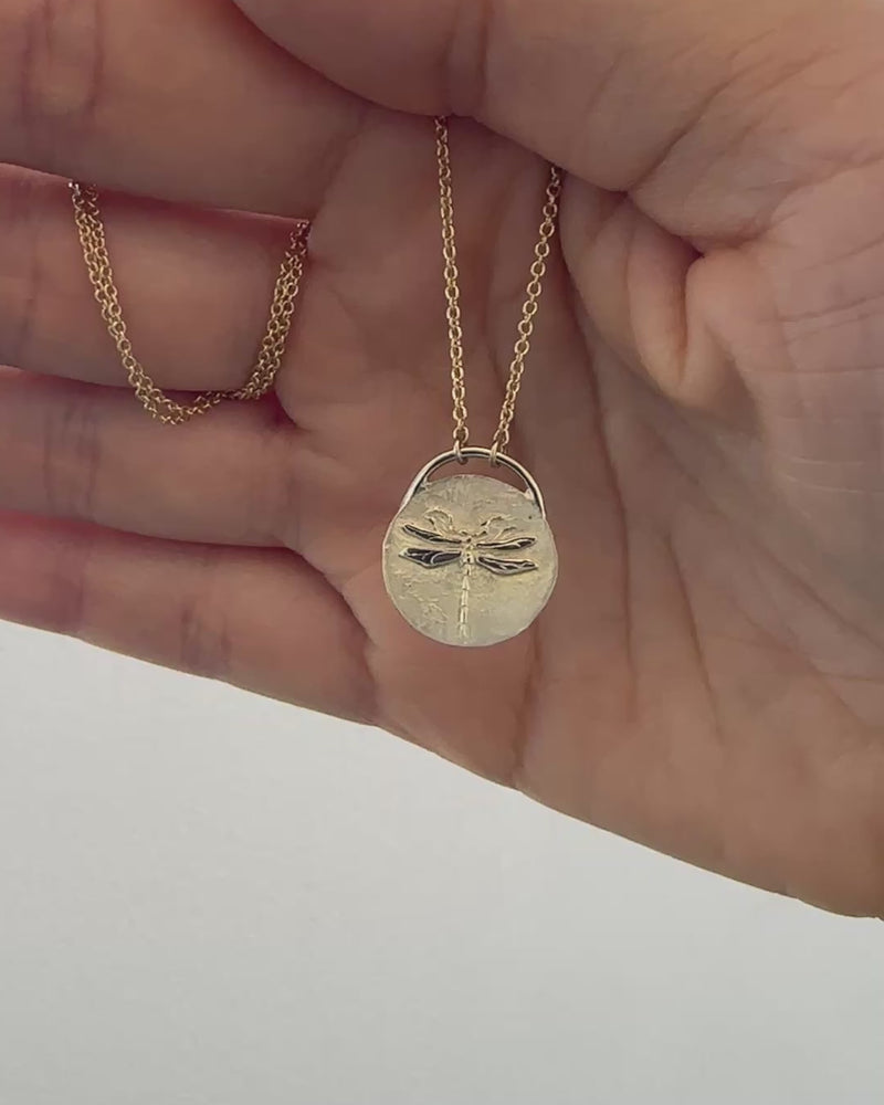 Dragonfly-Coin-Pendant-Necklace-in-14K-Gold-Video