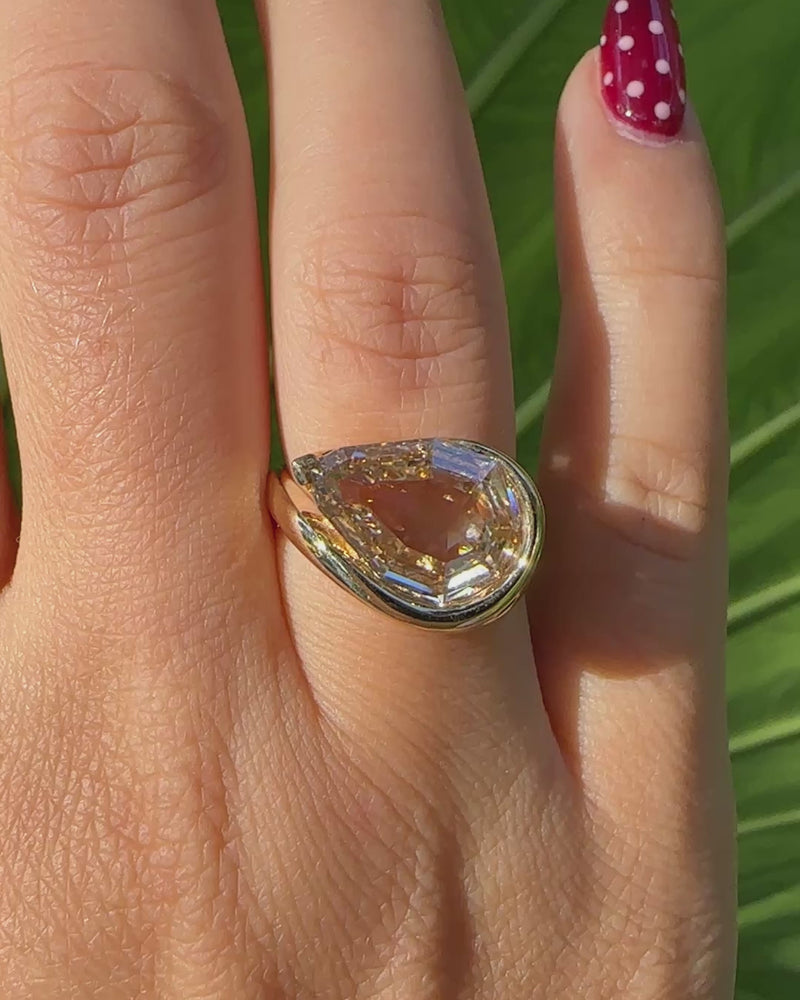 Miel-Fancy-Color-Pear-Diamond-Solitaire-Ring-VIDEO-3