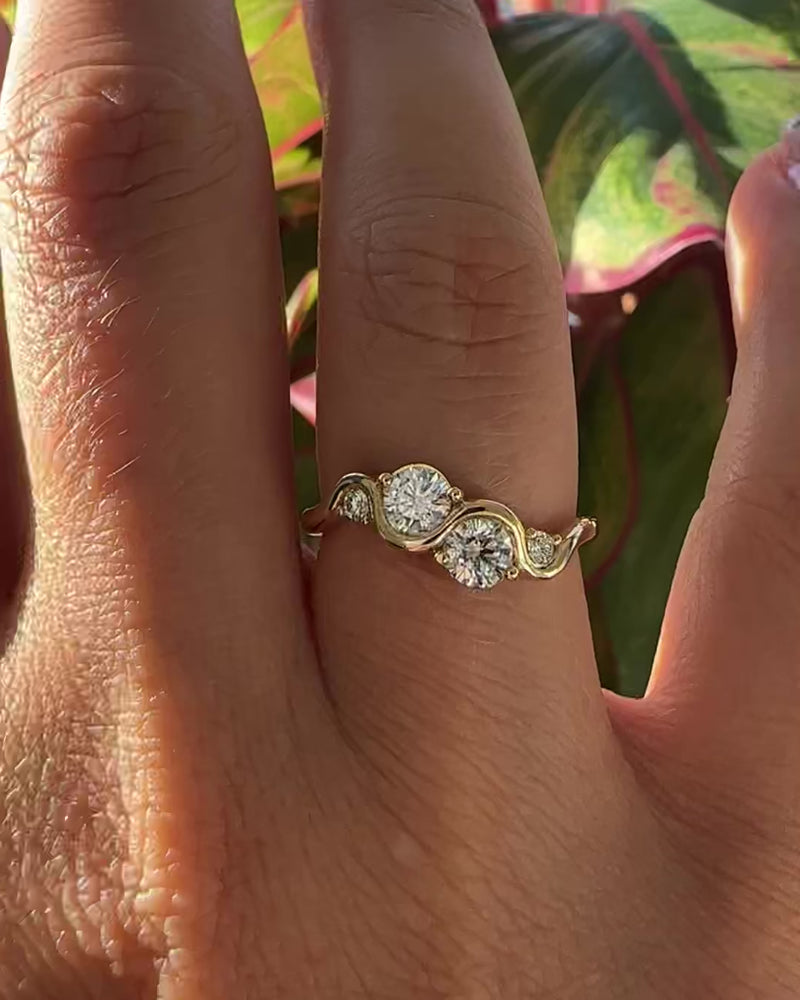 Oceania-Brilliant-Diamond-_-Gold-Ring-VIDEO