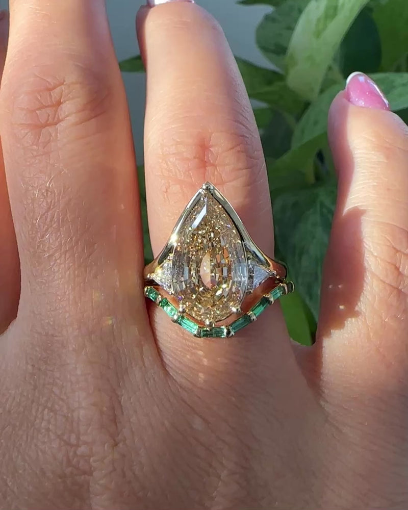 Interstellar-Fancy-Color-Pear-Diamond-Engagement-Ring-Set-VIDEO