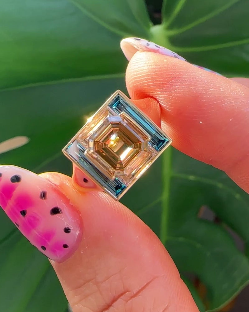 Piet-Fancy-Emerald-Cut-Diamond-Ring-with-Teal-&-White-Diamond-Halo-VIDEO-3_8de73941-2f59-4e47-84c7-1ee1473f94f9