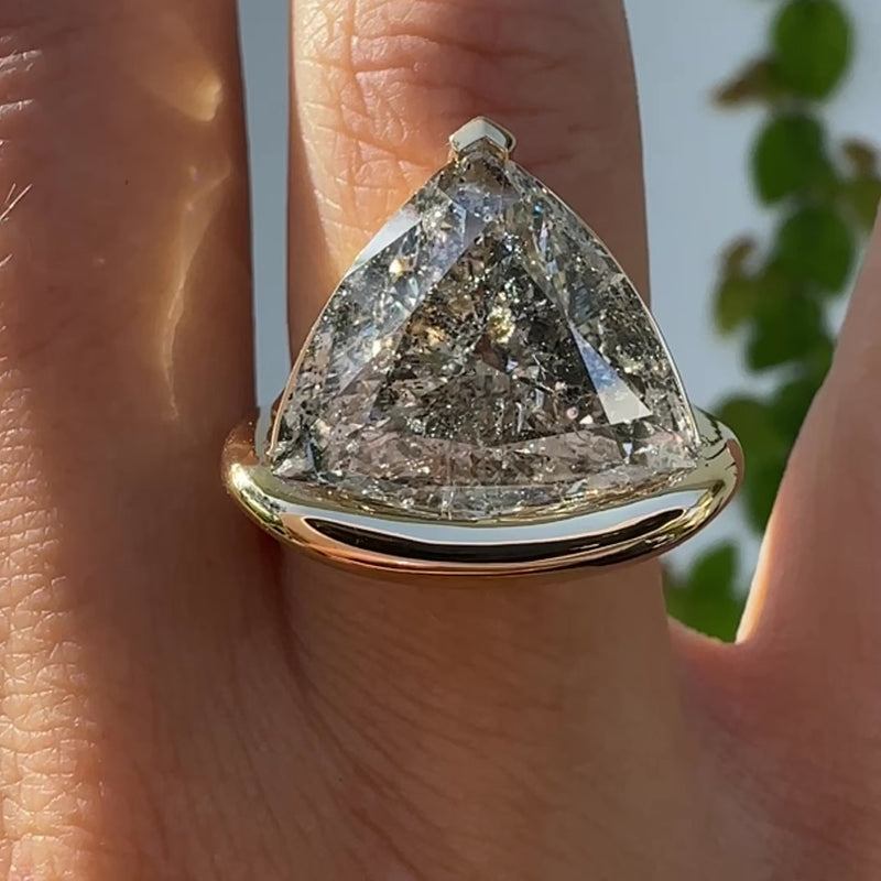 Asteria-9ct-Solitaire-Galaxy-Diamond-Engagement-Ring-VIDEO